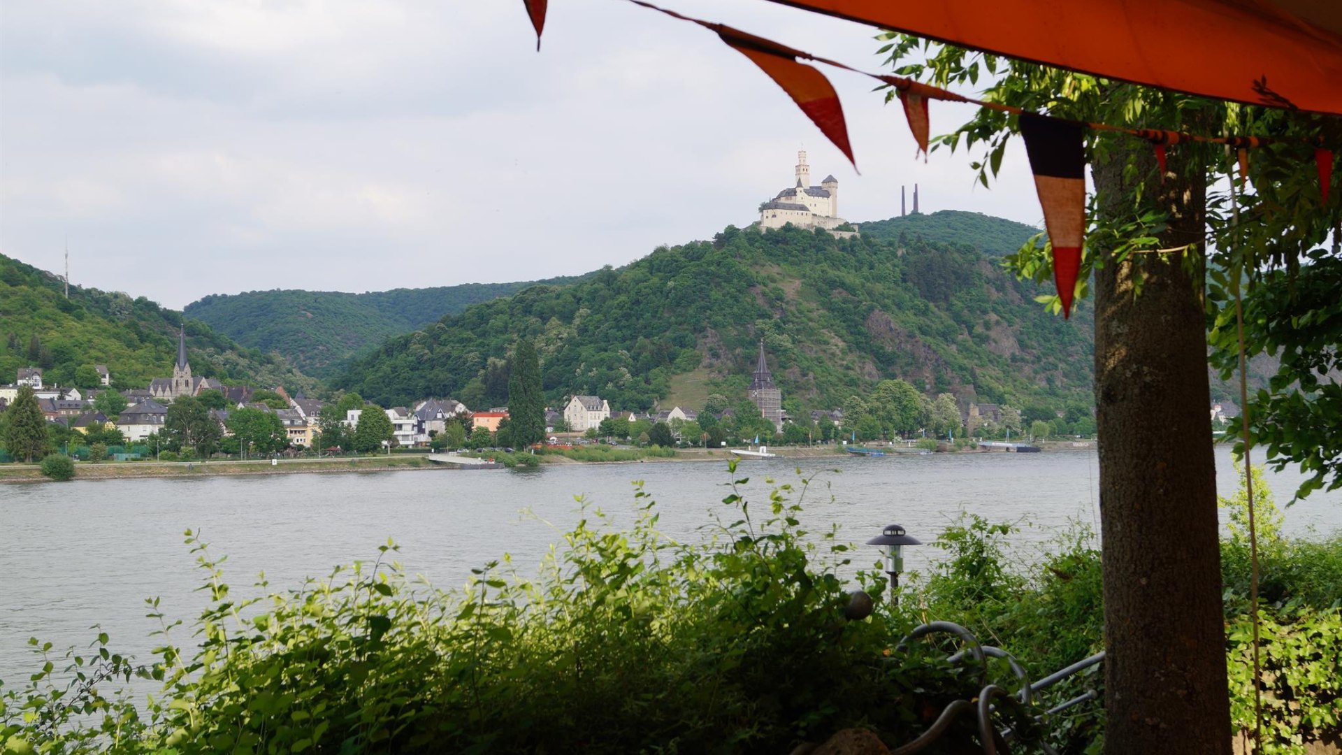 Campingplatz Brey mit Blick auf Marksburg | © Tourist Information Erlebnsi Rheinbogen