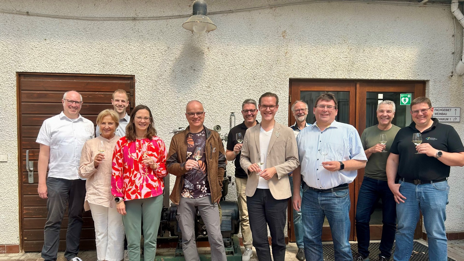 v.l.n.r. Stefan Jedele (Mittelrhein Wein e. V.), Rita Lanius-Heck (Welterbe-Gastgeber), Maximilian Hendgen (Bauern- und Winzerverband Mittelrhein), Nadya K&ouml;nig-Lehrmann (ZV Welterbe Oberes Mittelrheintal), Guido H&ouml;nig (Romantischer Rhein Tourismus GmbH), Oliver Bock (FAZ), Weink&ouml;nig Felix Gr&uuml;n, Werner Eckert (SWR), J&ouml;rg Denninghoff (Landrat Rhein-Lahn-Kreis), Prof. Dr. Rainer Jung und Christoph Sch&uuml;&szlig;ler (beide HS Geisenheim) | &copy; Lea Rindsf&uuml;sser, Zweckverband Welterbe Oberes Mittelrheintal