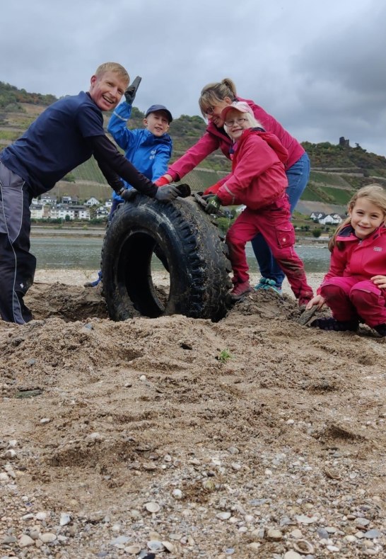 RhineCleanUp in Rheindiebach | &copy; Bj&ouml;rn Stra&szlig;burger