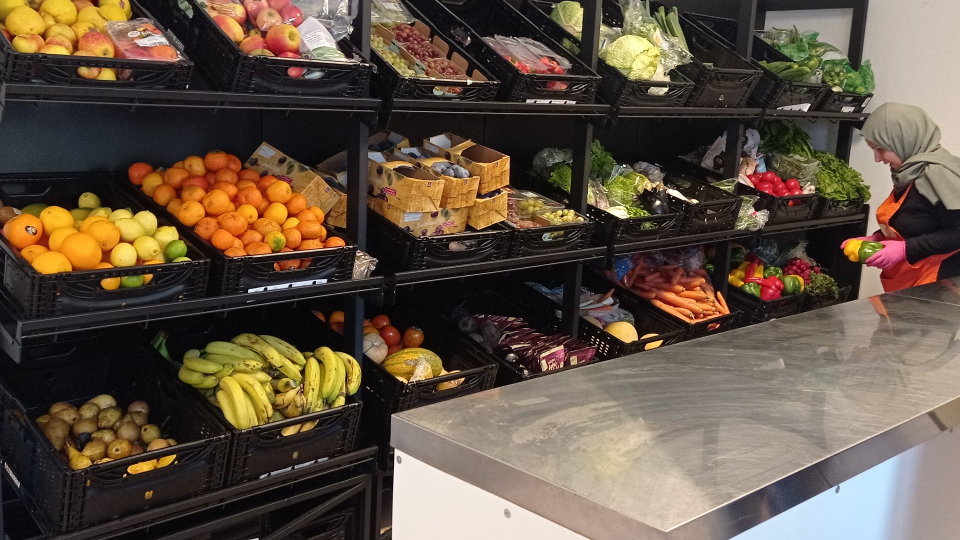 nach Umzug in die Innenstadt kann frisches Obst und Gem&uuml;se ansprechend angeboten werden. | &copy; Michael Brahm