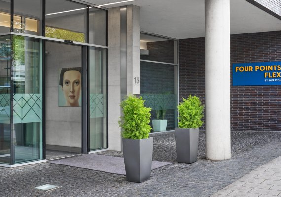 Hoteleingang | &copy; Four Points Flex by Sheraton Koblenz