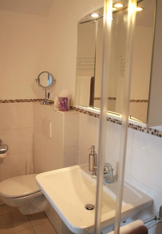 Dusche mit Toilette | &copy; Rainer Vogel