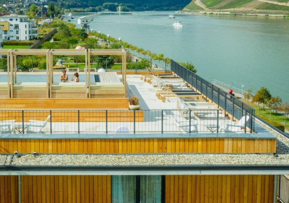 Swimmingpool oben | &copy; Papa Rhein