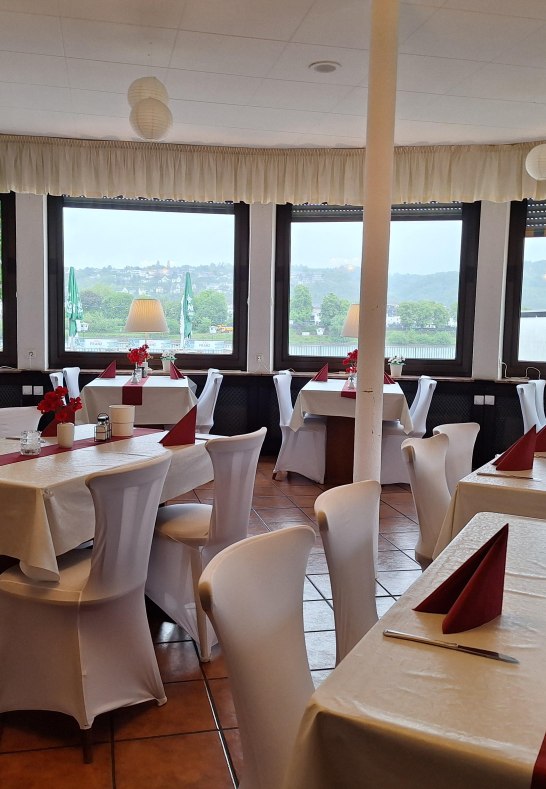 Fr&uuml;hst&uuml;cksraum & Restaurant mit Rheinblick | &copy; Koblenz-Touristik GmbH, J. Assenmacher