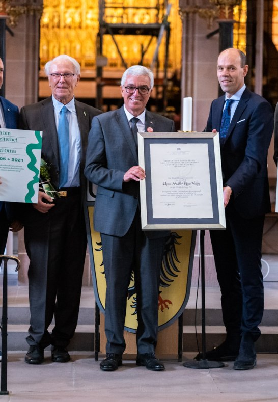 Verabschiedung von Karl Ottes und Marlon Bröhr aus dem ZV Vorstand. v.l.n.r. Günter Kern, Hansjörg Bathke, Karl Ottes, Roger Lewentz, Volker Boch, Marlon Bröhr, Jens Deutschendorf | © Herbert Piel Verabschiedung von Karl Ottes und Marlon Bröhr aus dem ZV Vorstand. v.l.n.r. Günter Kern, Hansjörg Bathke, Karl Ottes, Roger Lewentz, Volker Boch, Marlon Bröhr, Jens Deutschendorf | © Herbert Piel