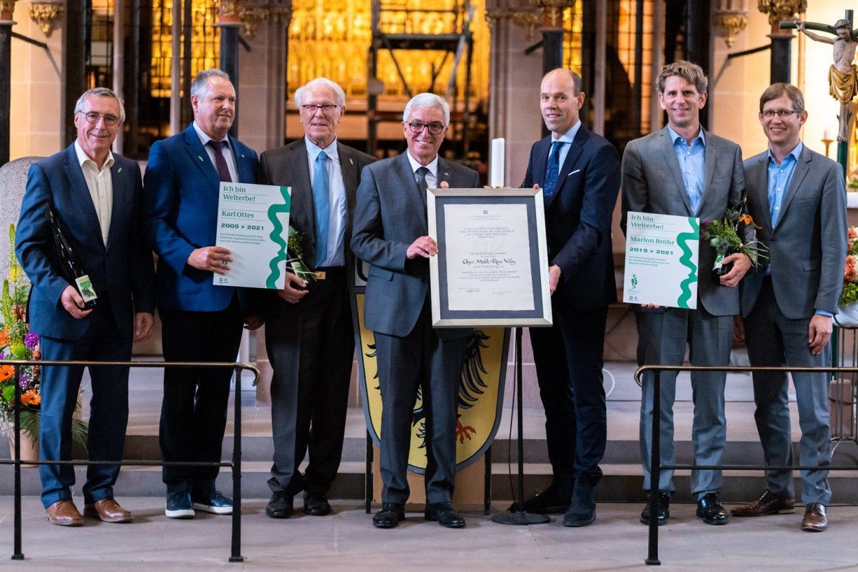 Verabschiedung von Karl Ottes und Marlon Bröhr aus dem ZV Vorstand. v.l.n.r. Günter Kern, Hansjörg Bathke, Karl Ottes, Roger Lewentz, Volker Boch, Marlon Bröhr, Jens Deutschendorf | © Herbert Piel Verabschiedung von Karl Ottes und Marlon Bröhr aus dem ZV Vorstand. v.l.n.r. Günter Kern, Hansjörg Bathke, Karl Ottes, Roger Lewentz, Volker Boch, Marlon Bröhr, Jens Deutschendorf | © Herbert Piel