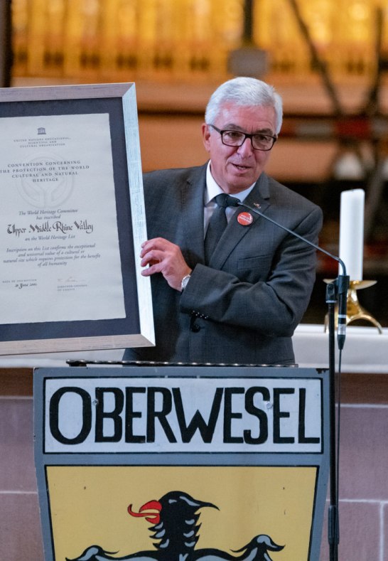 Innenminister Roger Lewentz brachte die Anerkennungsurkunde des Landes Rheinland-Pfalz mit nach Oberwesel | © Herbert Piel Innenminister Roger Lewentz brachte die Anerkennungsurkunde des Landes Rheinland-Pfalz mit nach Oberwesel | © Herbert Piel
