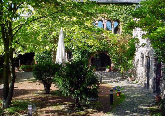 Graues Haus | &copy; Stadt Oestrich Winkel