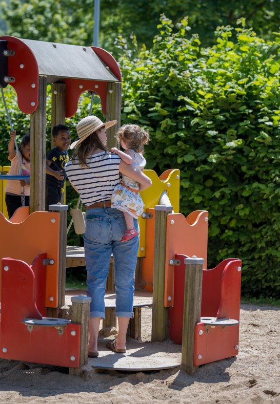 Spielplatz, familienfreundlicher Campingplatz | &copy; Campingplatz G&uuml;lser Moselbogen