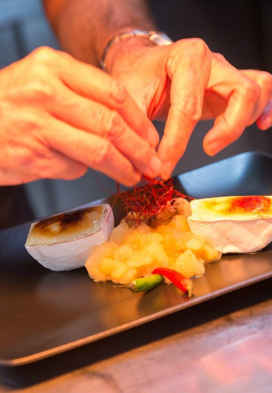 Speisenzubereitung Hotel Weinhaus Weiler | &copy; Weinhaus Weiler