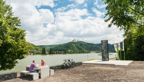 R(h)ein-Blick Stele | © Dominik Ketz R(h)ein-Blick Stele | © Dominik Ketz