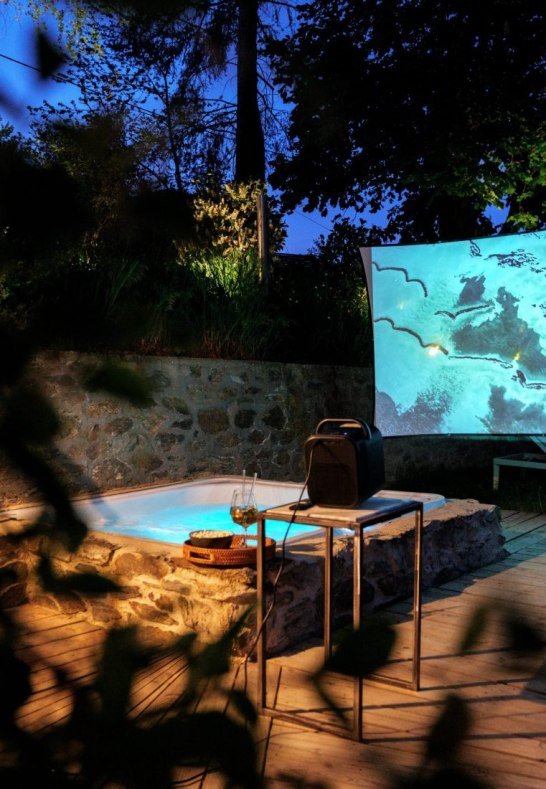 Chalet Bornich - Outdoor Kino | © Marius Bräunlich Chalet Bornich - Outdoor Kino | © Marius Bräunlich