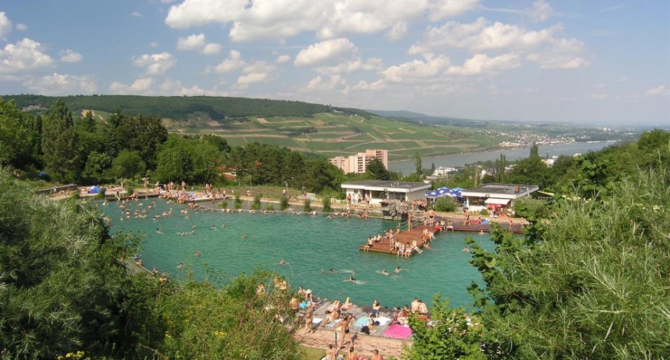 Naturerlebnisbad Bingerbr&uuml;ck mit G&auml;sten | &copy; Dominik Tomaszewski