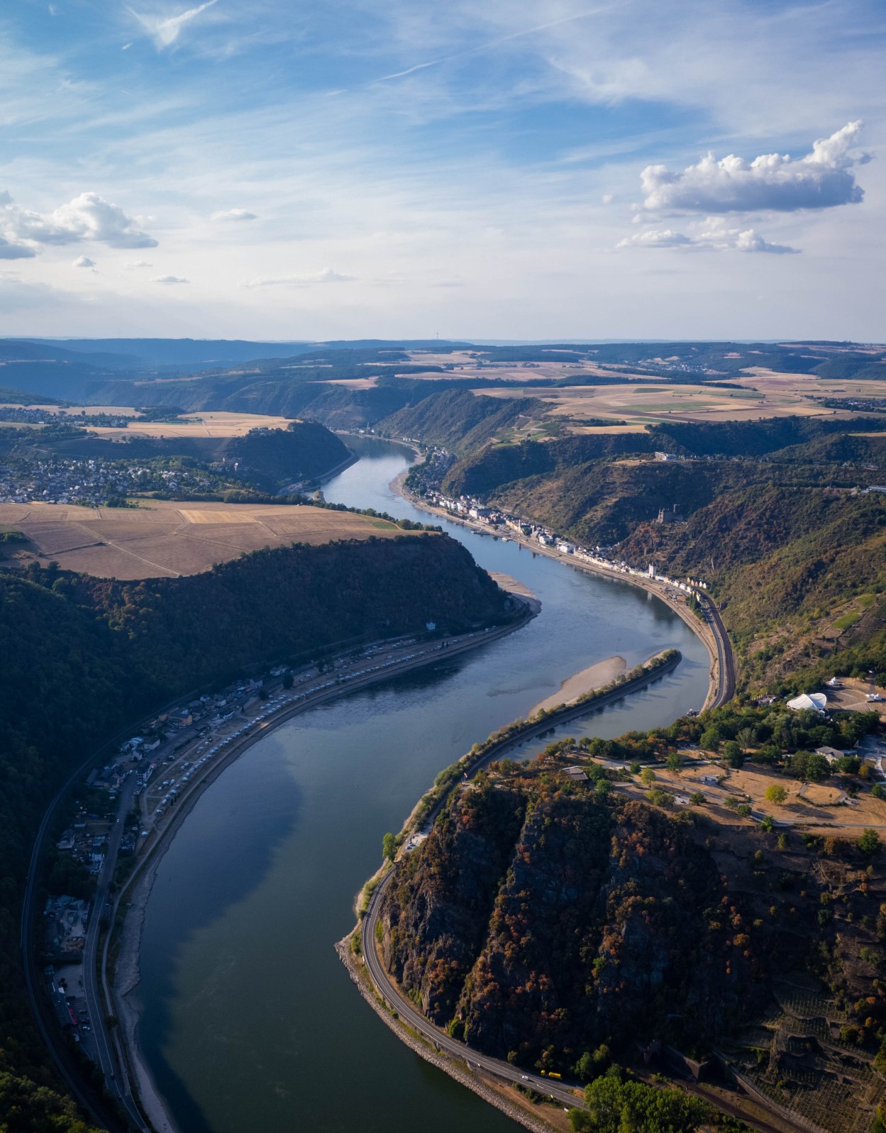 Über dem Fluss und den Klippen | © Dennis Meurer Über dem Fluss und den Klippen | © Dennis Meurer