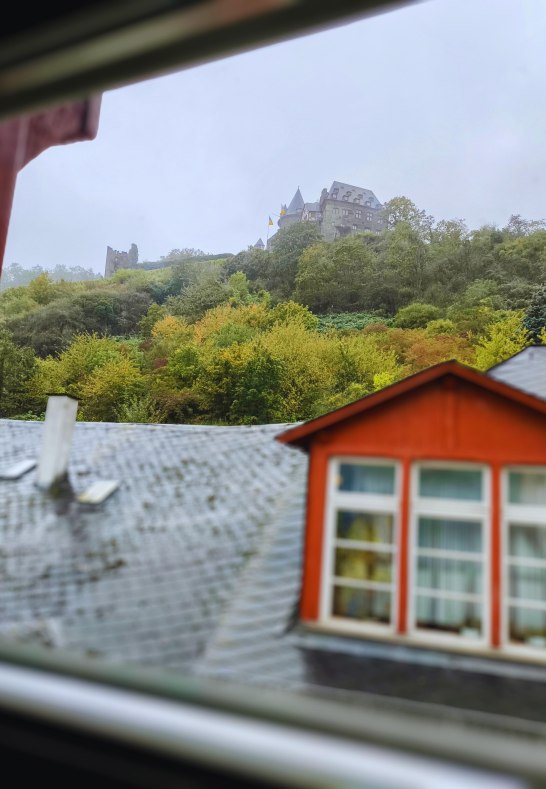 Burgblick Schlafzimmer &ndash; Burg Stahleck | &copy; Moock
