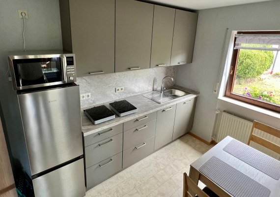 5 Fewo - Getrennte K&uuml;che mit Sitzm&ouml;glichkeiten | &copy; Fam. Hartel, Dellhofen