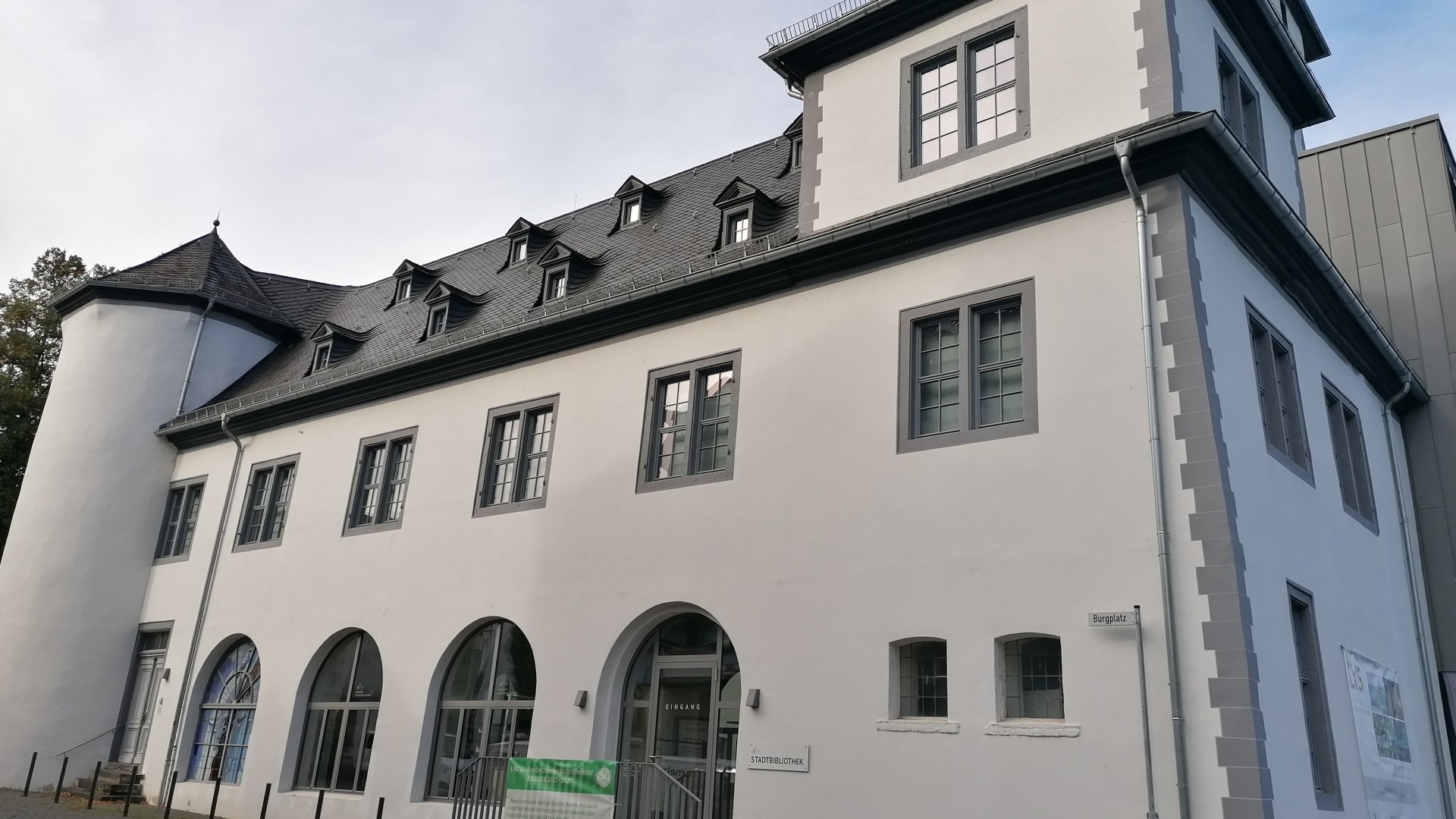 Eingang Stadtbibliothek in der Kurfürstlichen Burg Boppard | © Stadt Boppard Eingang Stadtbibliothek in der Kurfürstlichen Burg Boppard | © Stadt Boppard