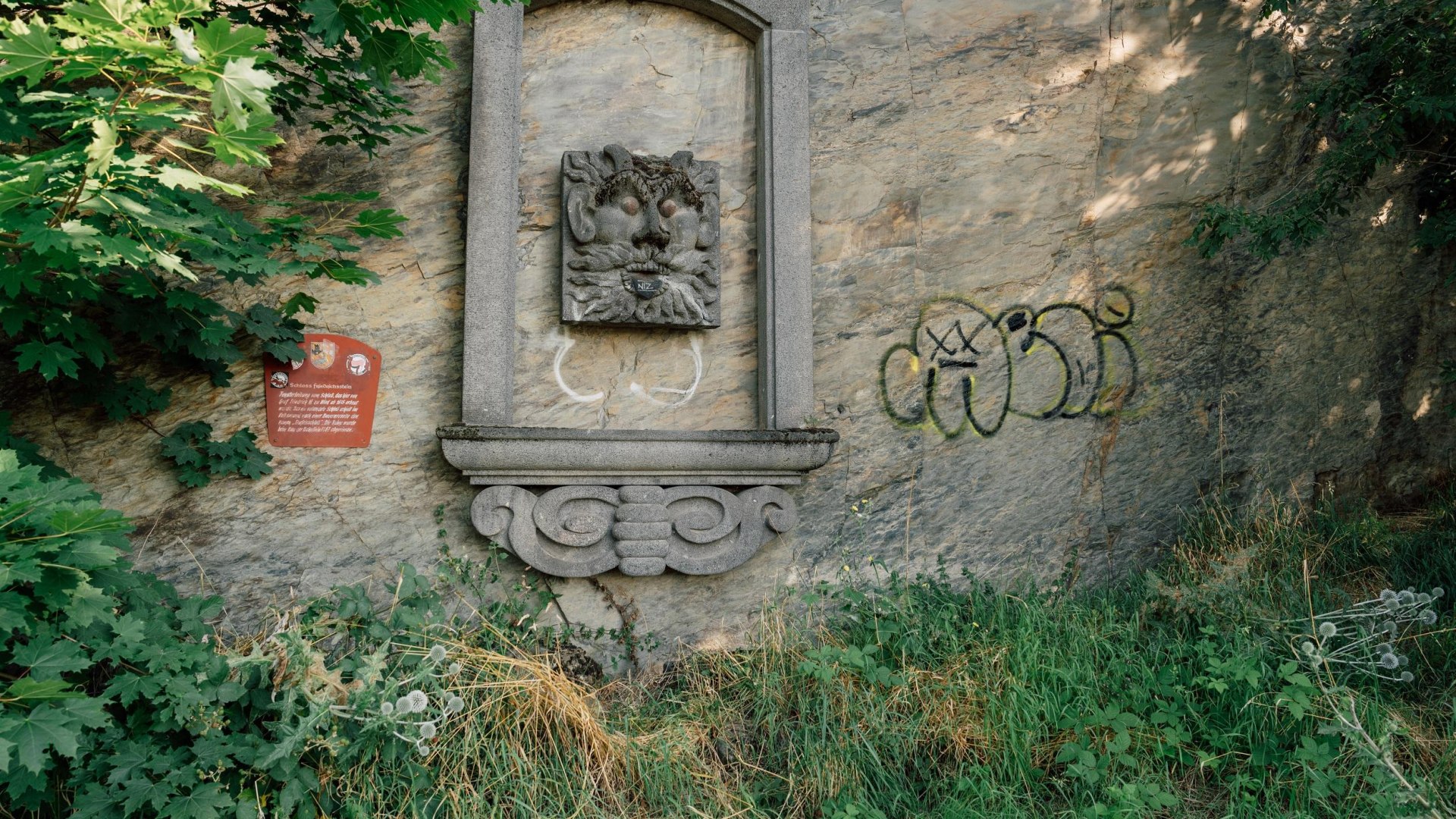 Fenstersims von Schloss Friedrichstein | © Zimpfer_Photography
