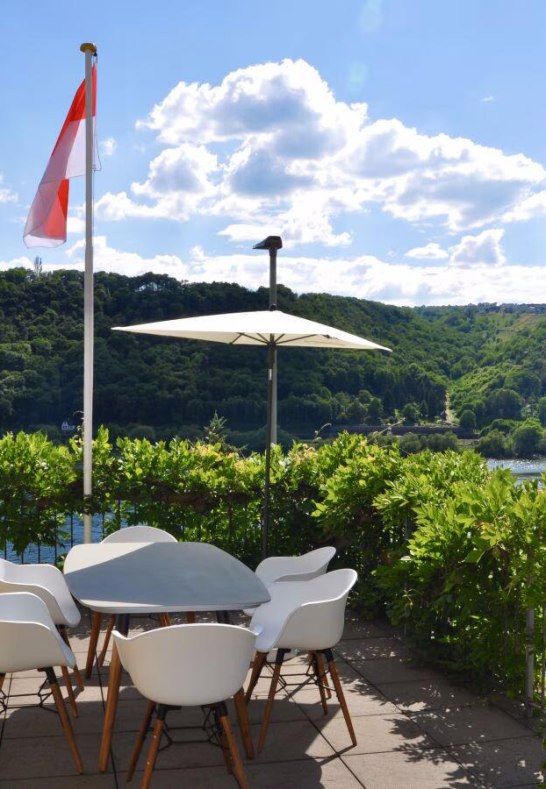 Die gro&szlig;e Rheinblick Terrasse | &copy; Stefanie St&auml;hler
