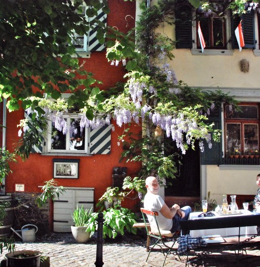 Schiff. Hof 1 Schiff. Hof 1