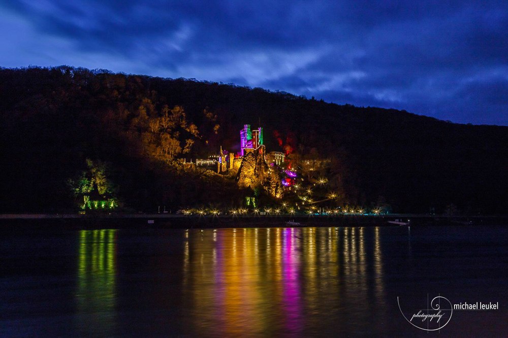 M&auml;rchenhafte Weihnachtsburg Rhein | &copy; Michael Leukel