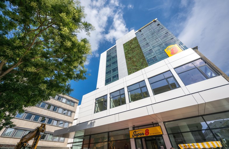 Super 8 Au&szlig;enansicht | &copy; Gorgeous Smiling Hotels GmbH