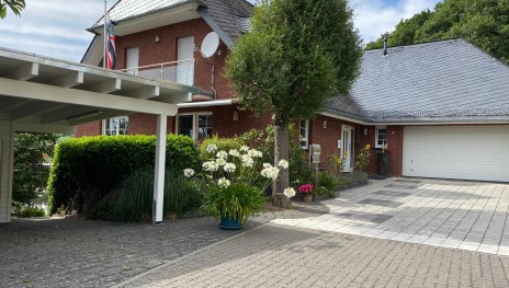 Haus_Vorderansicht | &copy; Hollweg