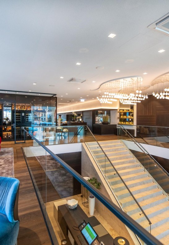 F&Auml;HRHAUS Koblenz Hotel Empore Lobby | &copy; Artur Lik Fotografie