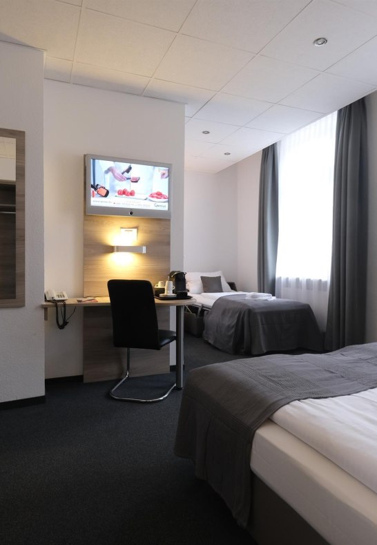 Dreibettzimmer | &copy; Hotel Hohenstaufen