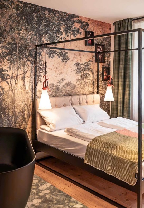 Schlafzimmer mit Badewanne - Schinderhannes | © THOMI Schlafzimmer mit Badewanne - Schinderhannes | © THOMI