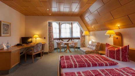 Erkerzimmer | &copy; Hotel & Restaurant KRONE Kestert