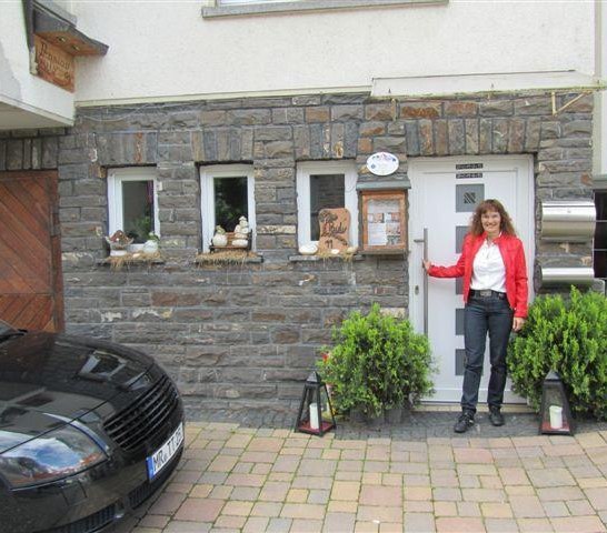 Parkplatz vor dem Haus | &copy; Petra Erbar