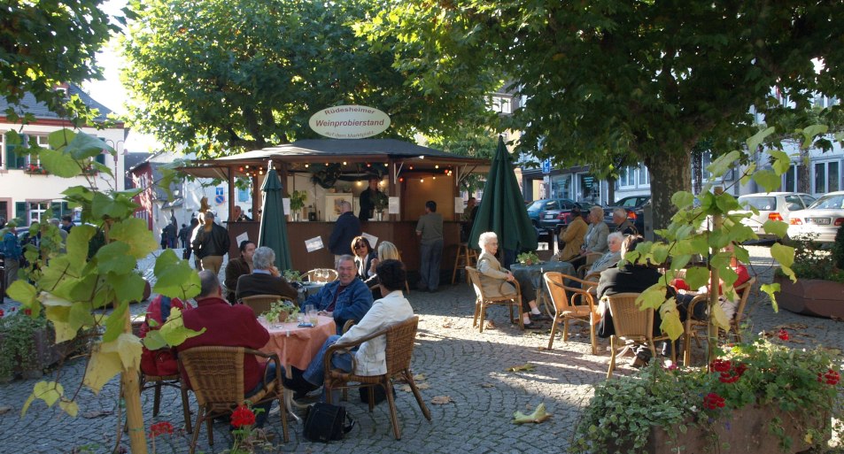Weinprobierstand am Marktplatz | &copy; Stadt R&uuml;desheim