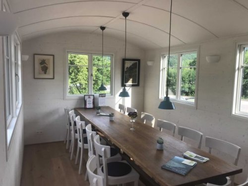 Innenansicht Verkostungswagen Weingut Weingart | © Weingut Weingart Innenansicht Verkostungswagen Weingut Weingart | © Weingut Weingart