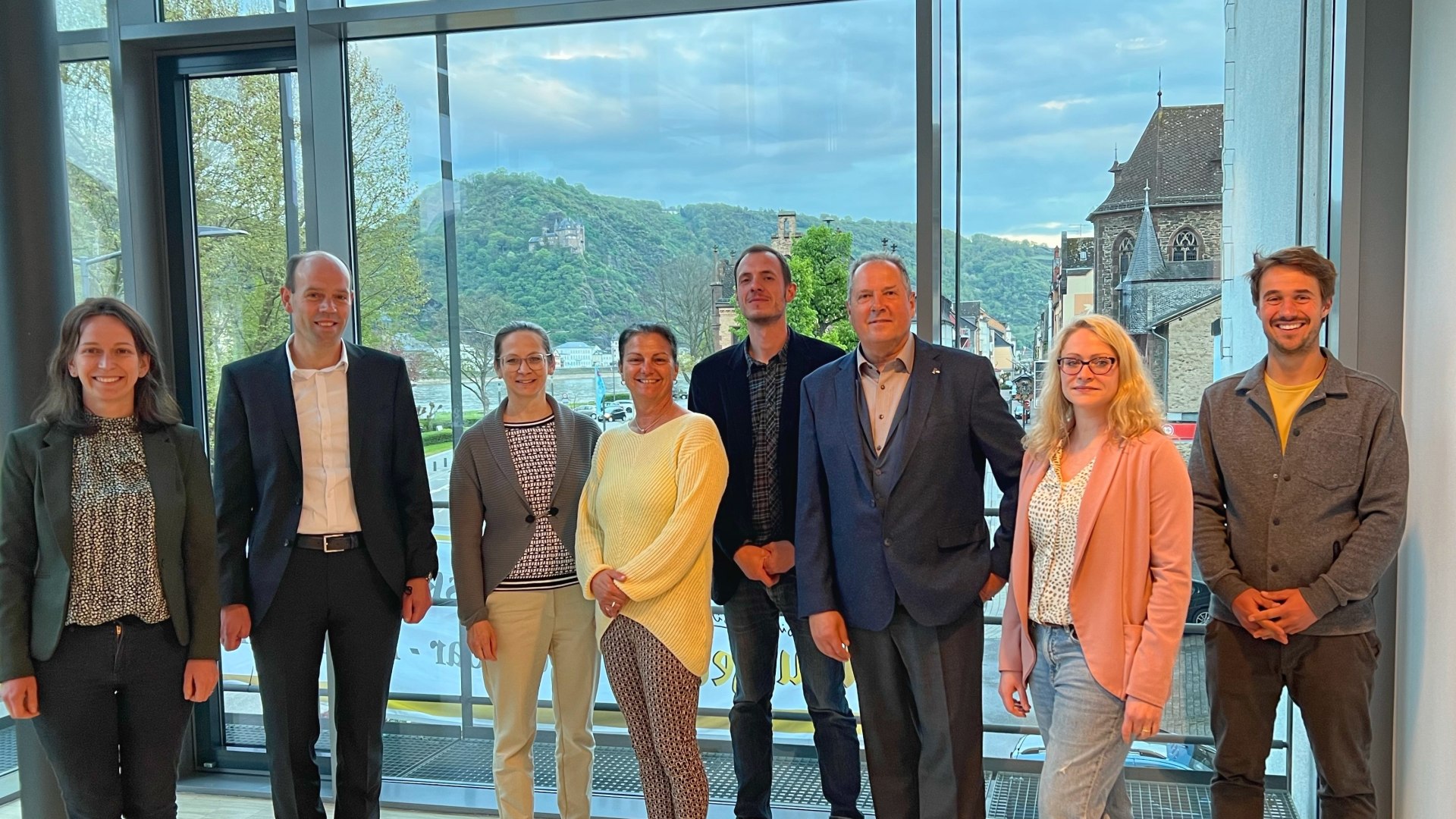 Der Vorstand und das Team der Gesch&auml;ftsstelle des Zweckverbandes: v.l.n.r. Sara Renzler, Volker Boch, Nadya K&ouml;nig-Lehrmann, Nicole Schuh, Nico Melchior, Hansj&ouml;rg Bathke, Sarah Piller, Maximilian Siech | &copy; Andreas J&ouml;ckel