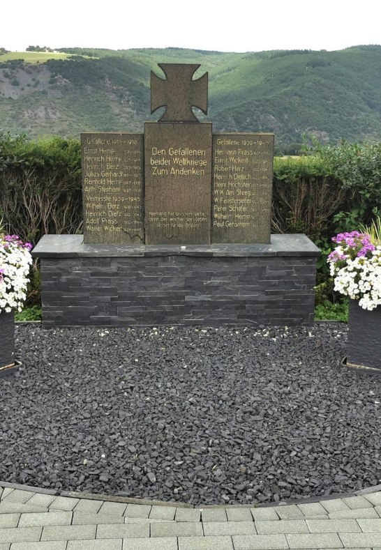 Ehrenmal Henschhausen | &copy; Sabine Pilger