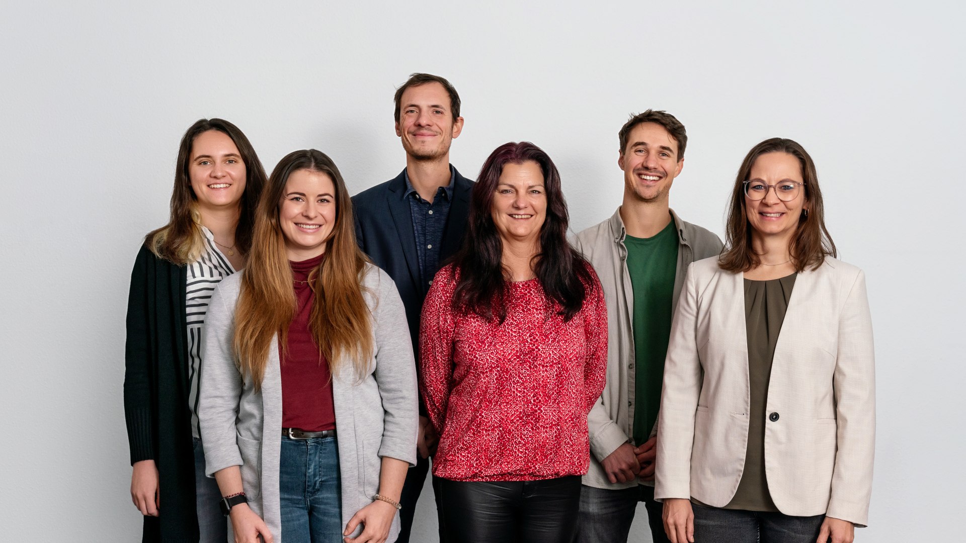 Team der Gesch&auml;ftsstelle | &copy; Felix Vollmer
v.l.n.r. Nina Holzhausen, Lea Rindsf&uuml;sser, Nico Melchior, Nicole Schuh, Maximilian Siech, Nadya K&ouml;nig-Lehrmann