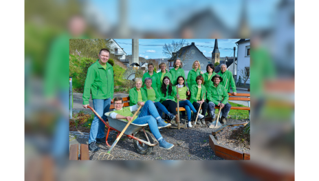 Schoepp & Hack Freunde
v. l. vorne: Horst Schneider, Monika Wolf, Brigitte Kron-Heidgen, Marieluise Schneider, Alexa Kron, Maria R&auml;tscher, Pamela Sprenger, Helmut Schneck; v. l. hinten: Ulla Dillmann, Gertrud Wilhelm, Astrid von Heyking, Birgit Bollinger, Claudia Nonninger, Markus Kron Nicht auf dem Foto: Hans-Georg Abraham, Uwe Dillmann und Natalie Sch&ouml;llner | &copy; Renate Z-S