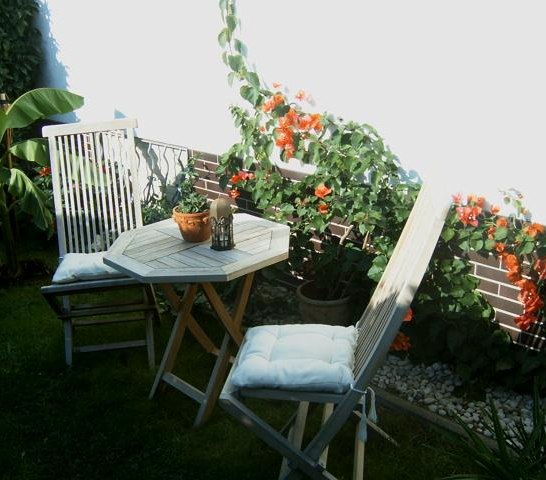 Garten w&auml;hrend der Sommerzeit | &copy; H. Schwirzheim