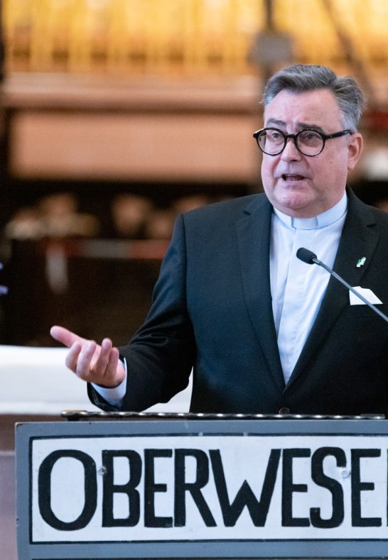 Pastor Fey begr&uuml;&szlig;t die Anwesenden in der Liebfrauenkirche | &copy; Herbert Piel