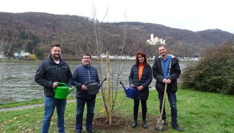 Foto: v.l.n.r.: Lennart Siefert (Oberb&uuml;rgermeister Stadt Lahnstein), Zweckverbandsvorstand J&ouml;rg Denninghoff (Lanadrat Rhein-Lahn), Petra B&uuml;ckner (Stadt Lahnstein), Nico Melchior (Zweckverband Welterbe Oberes Mittelrheintal)  | &copy; ZV Welterbe 
